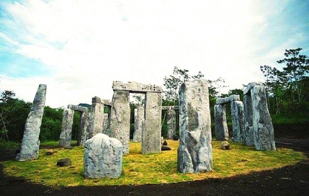 stonehenge indonesia