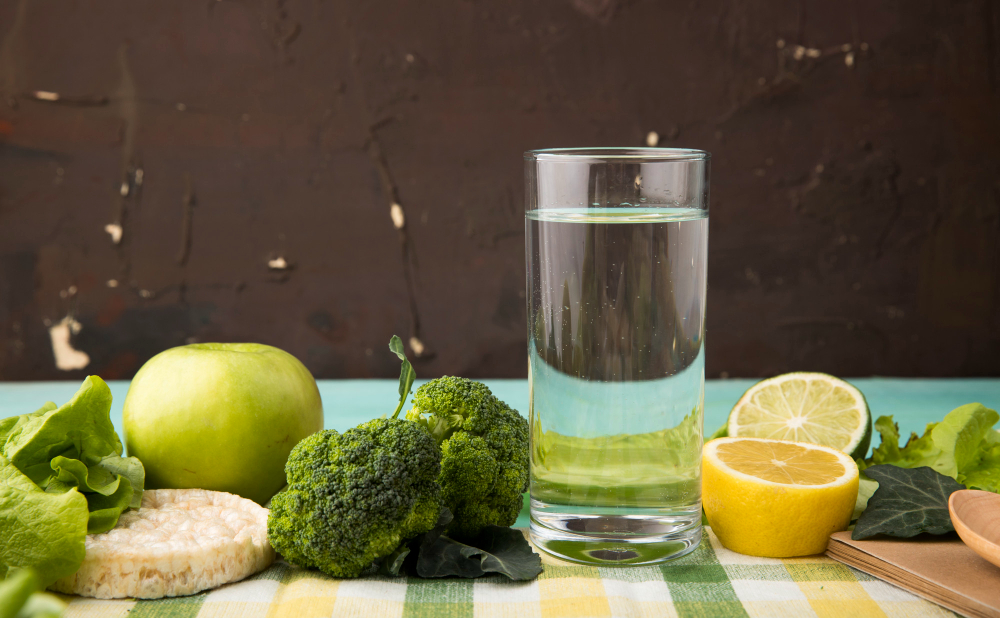 Minum air putih dan rutin konsumsi sayur dan buah adalah salah satu 